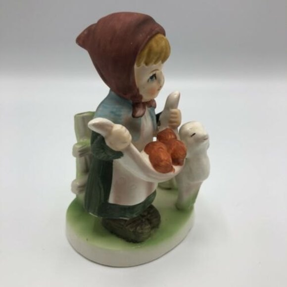 Vintage Porcelain Girl Figurine Carrying Fruit With Lamb, Unmarked 5" - EUC - Picture 8 of 12